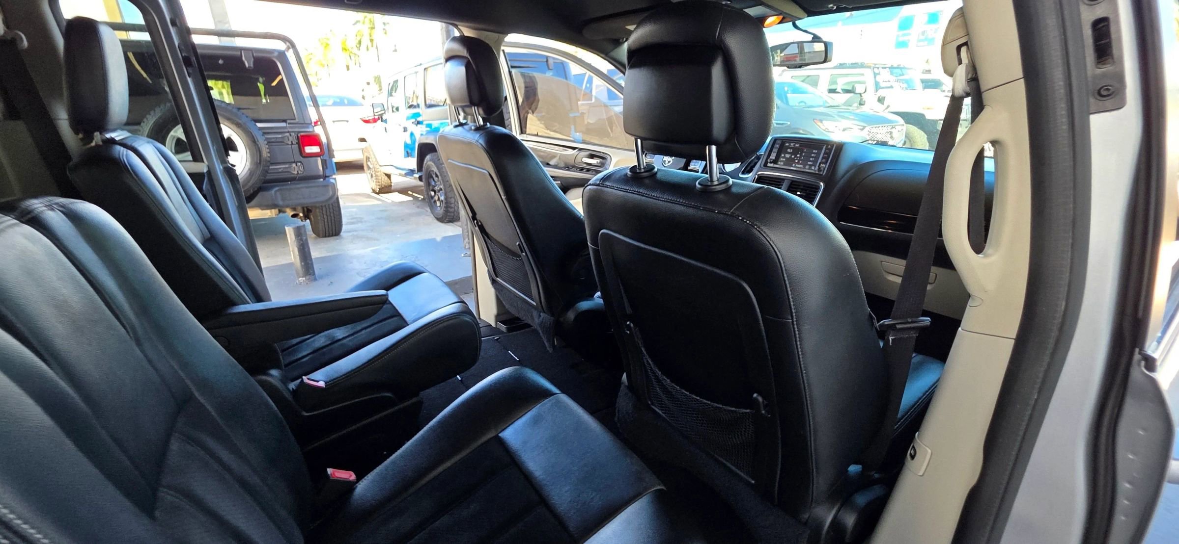 Used 2018 Dodge Grand Caravan SXT FWD image 17
