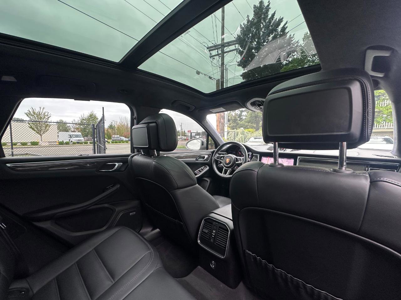 Used 2020 Porsche Macan Turbo AWD/4WD image 40