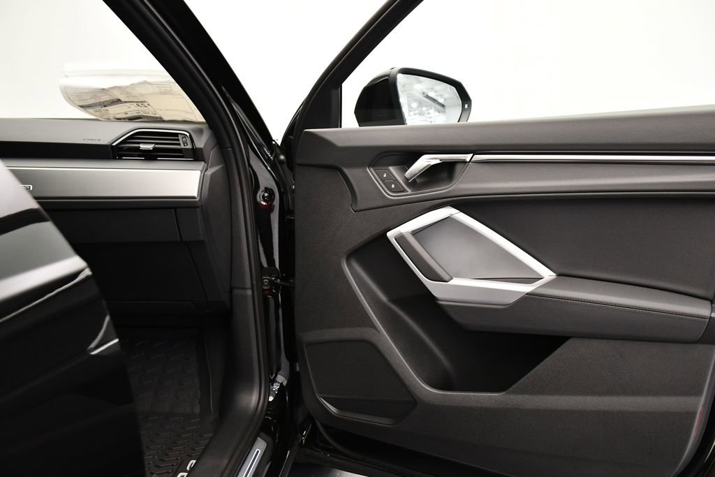 Used 2025 Audi Q3 2.0T Premium w/ Convenience Package image 45