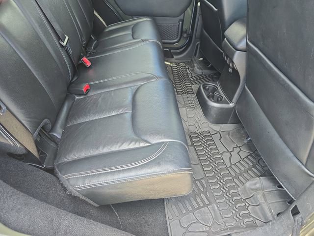 Used 2015 Jeep Wrangler Unlimited Rubicon w/ Connectivity Group AWD/4WD image 12