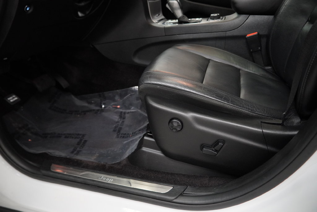 Used 2018 Jeep Grand Cherokee Limited AWD/4WD image 35