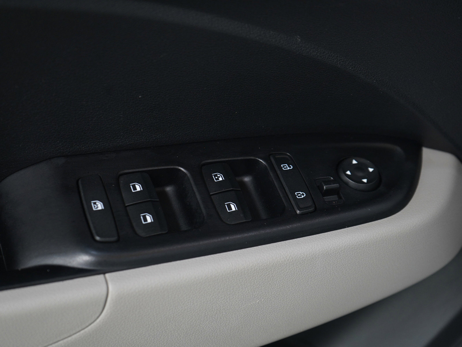 Used 2024 Hyundai Venue SEL FWD image 21