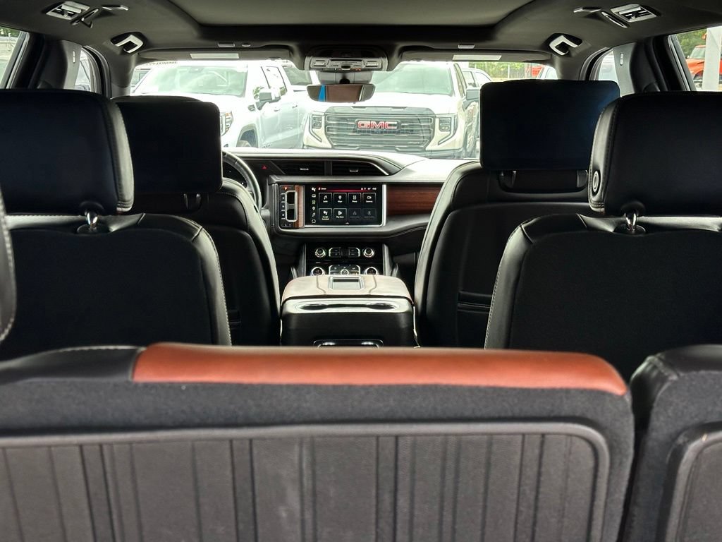 Used 2023 GMC Yukon Denali Ultimate w/ LPO, Floor Liner Package AWD/4WD image 9