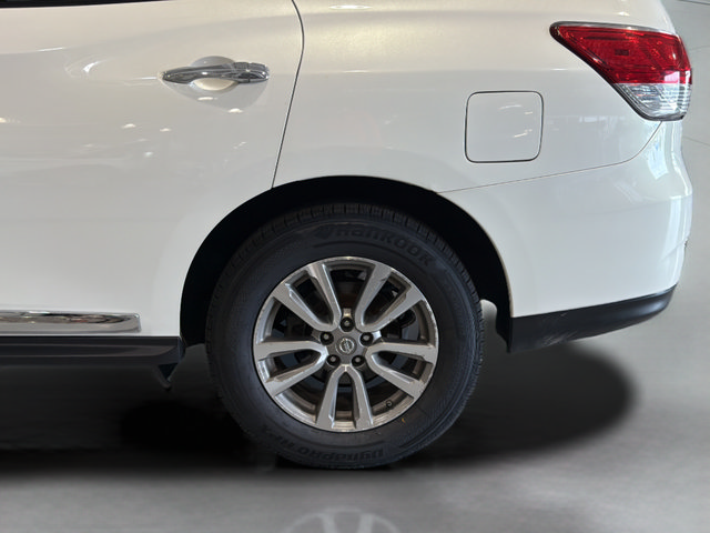 Used 2014 Nissan Pathfinder SL AWD/4WD image 33