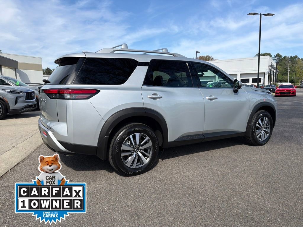 Used 2024 Nissan Pathfinder SL FWD image 12
