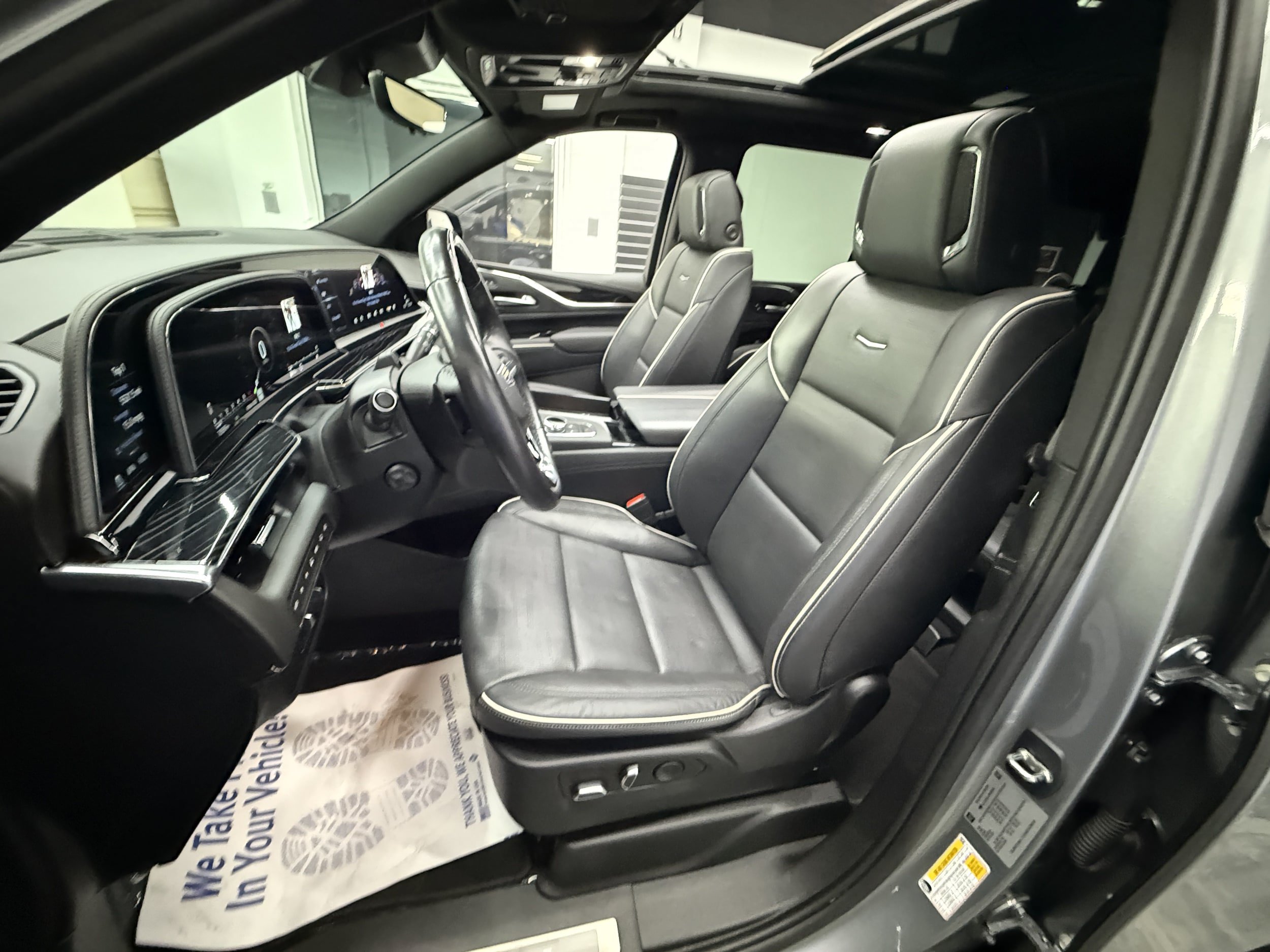 Used 2023 Cadillac Escalade Sport w/ LPO, ONYX Package AWD/4WD image 12