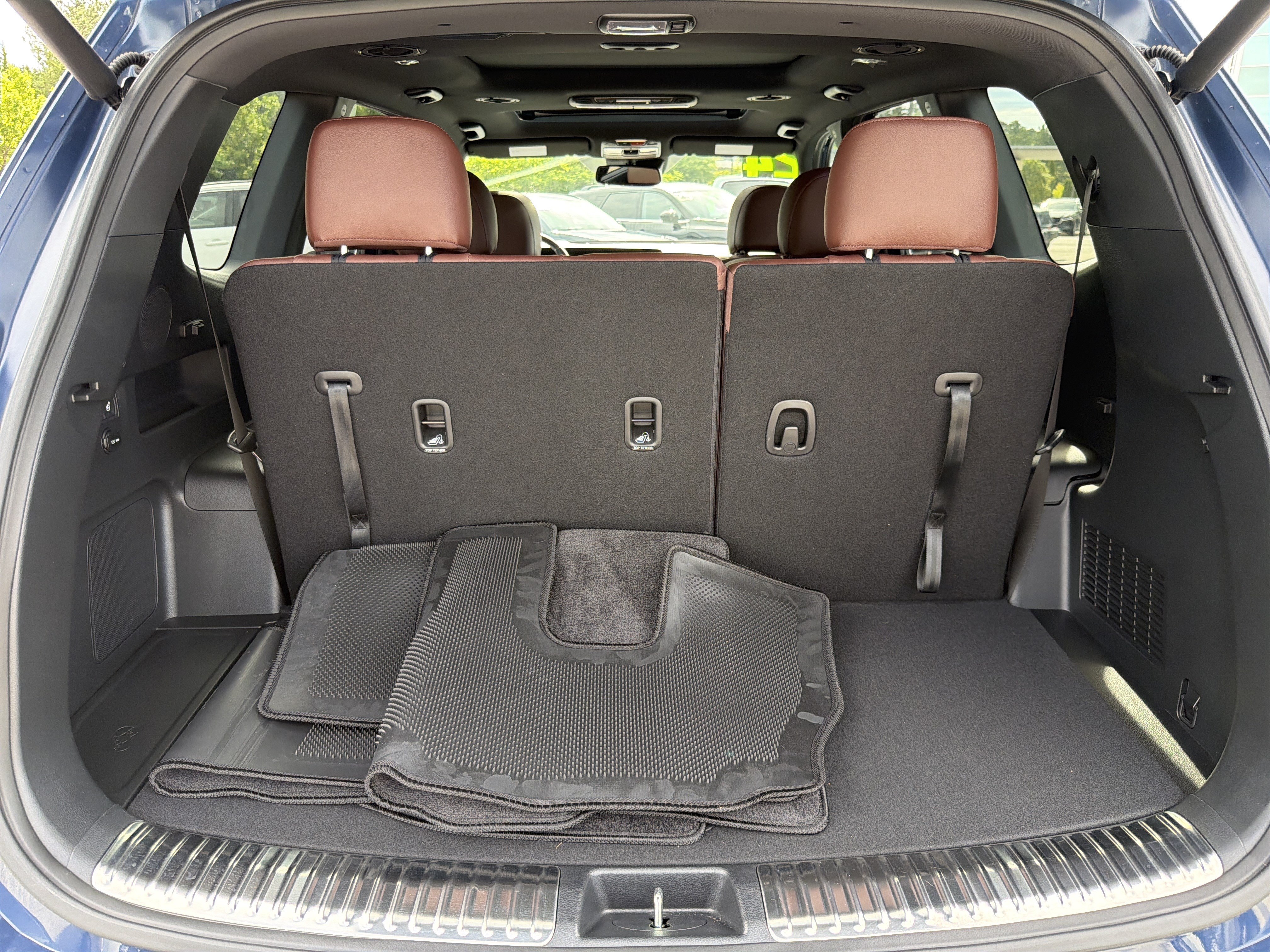 Used 2024 Kia Telluride SX w/ Towing Package FWD image 30