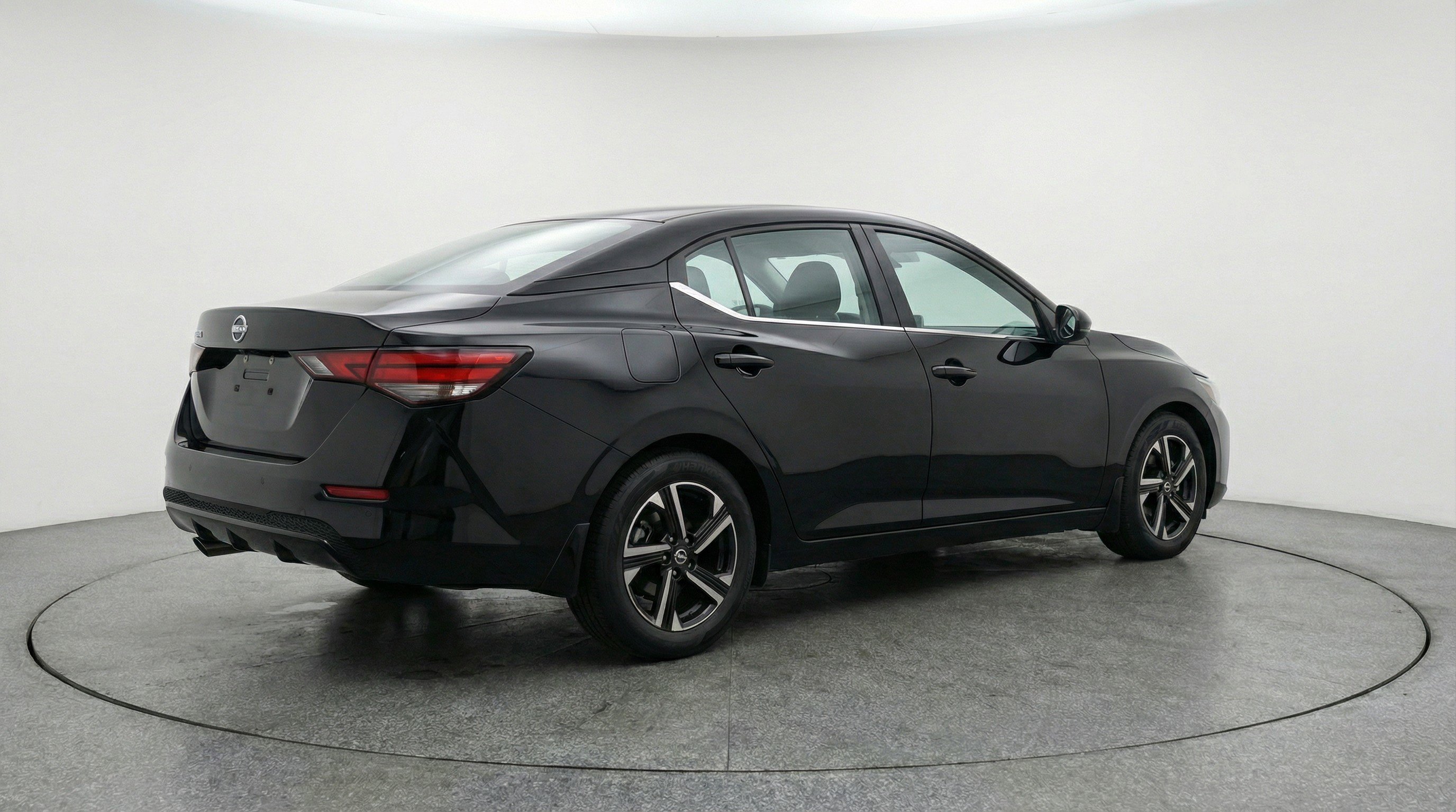 Used 2025 Nissan Sentra SV FWD image 9