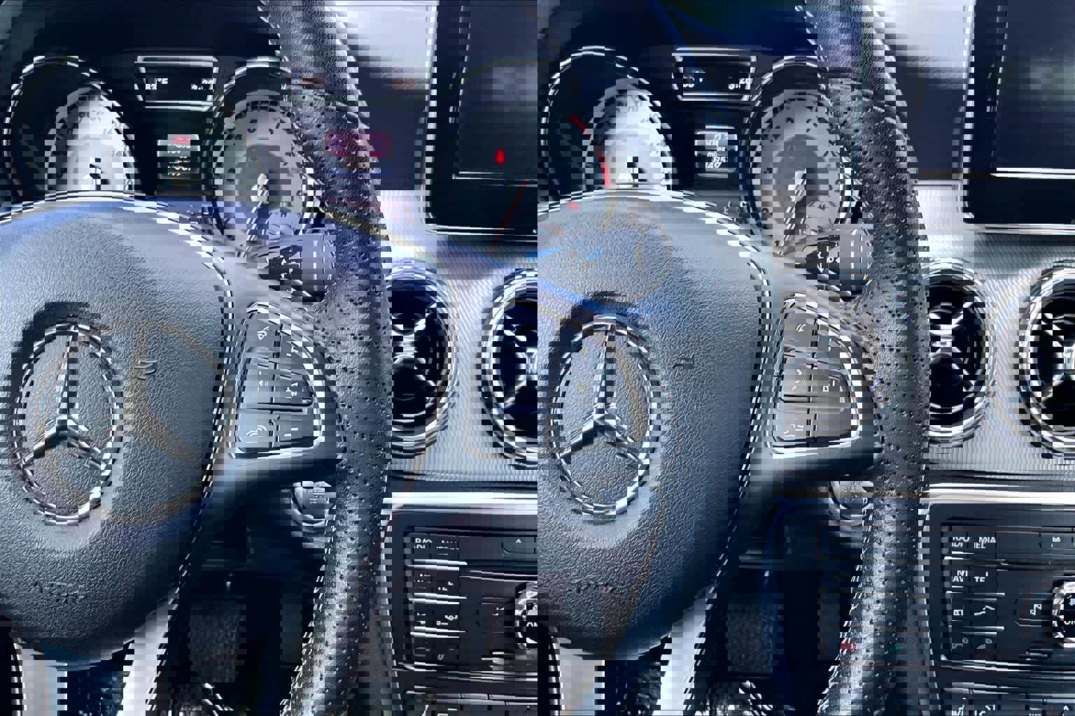 Used 2017 Mercedes-Benz GLA 250 4MATIC image 25