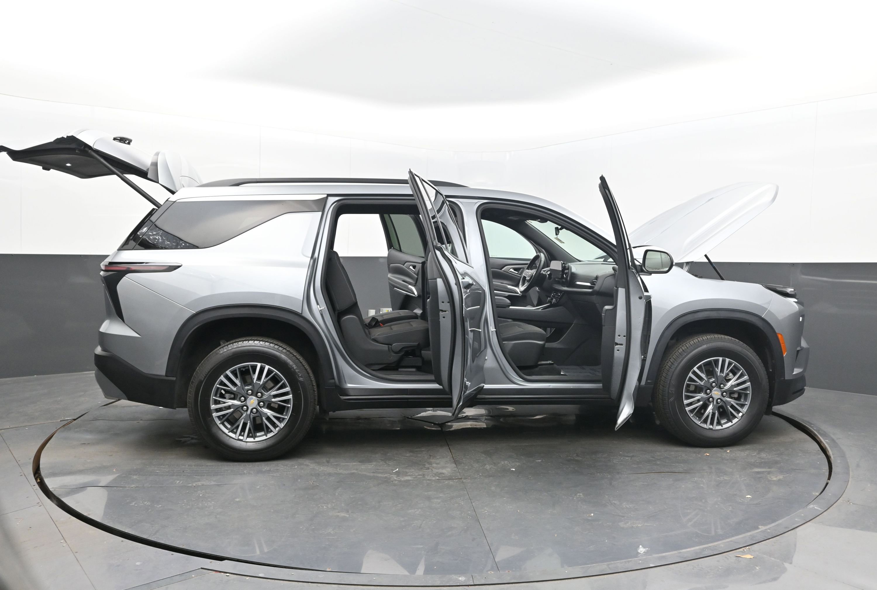 Used 2025 Chevrolet Traverse LT image 39