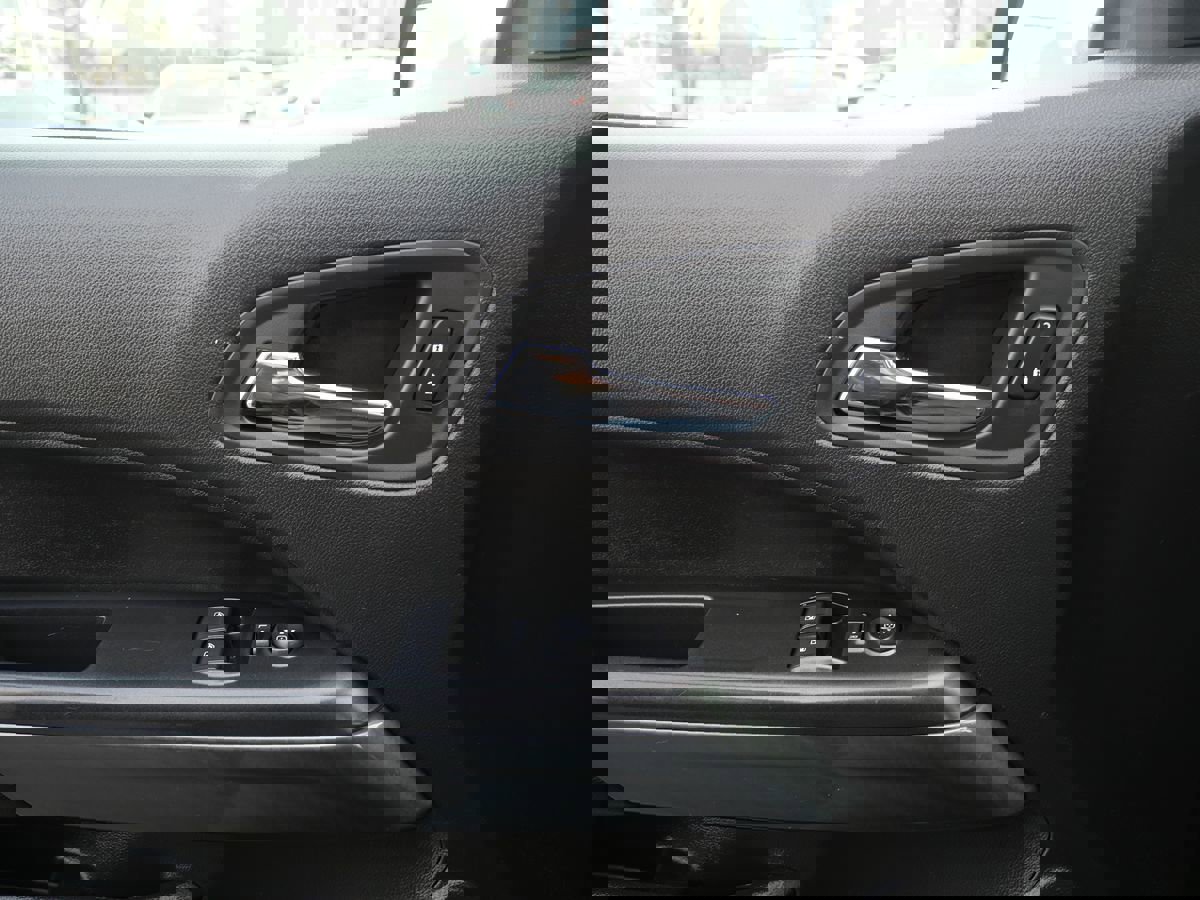 Used 2016 GMC Canyon SLE w/ All Terrain Adventure Package image 17