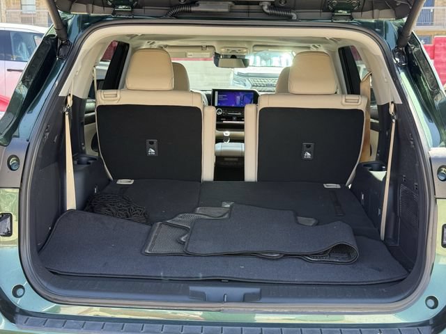Used 2024 Toyota Highlander Limited FWD image 35