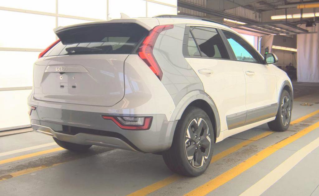 Certified 2023 Kia Niro Wave w/ Wave Preserve Package FWD image 4