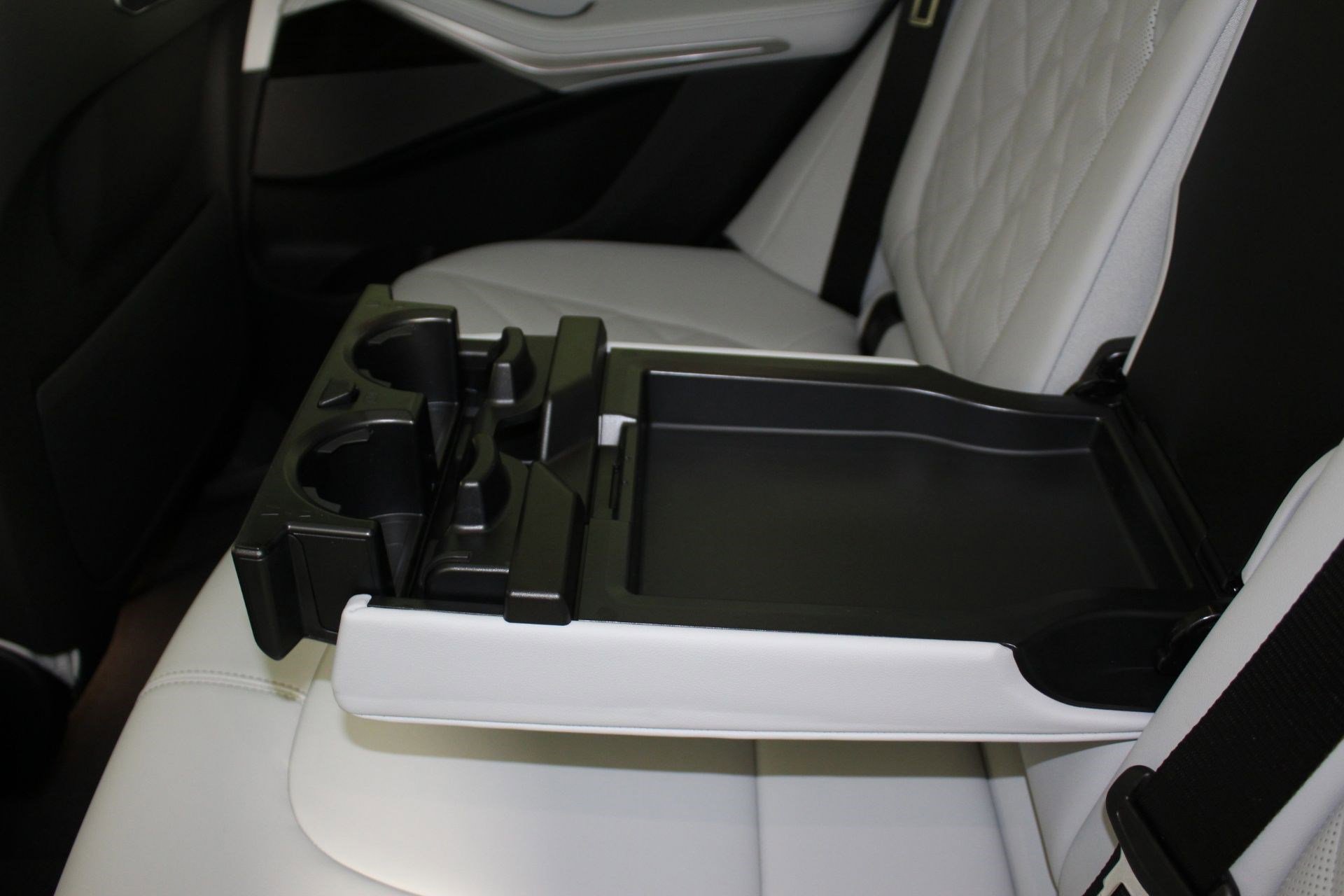 New 2026 BMW X5 xDrive50e w/ M Sport Package AWD/4WD image 13