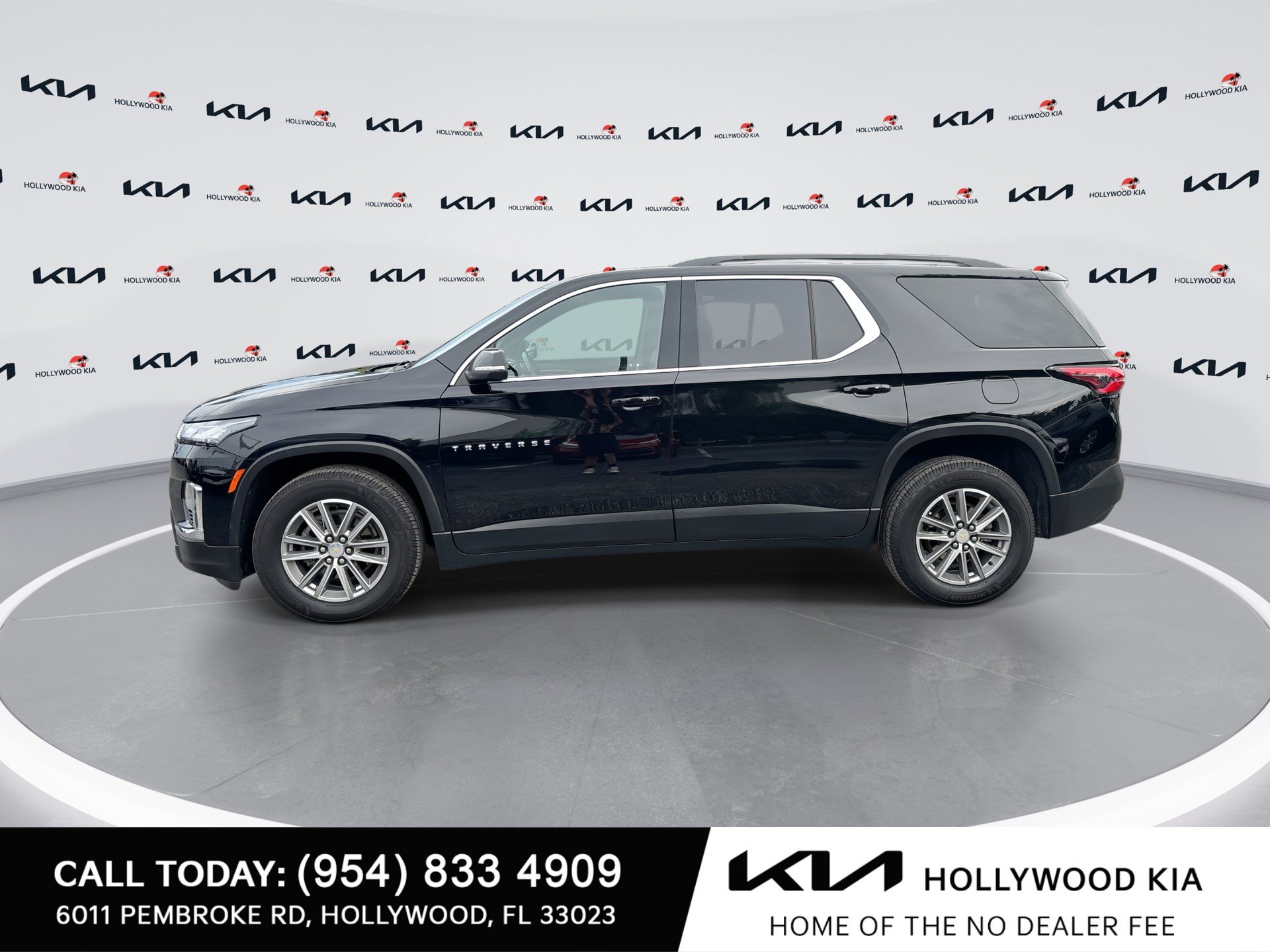 Used 2023 Chevrolet Traverse LT w/ LPO, Cargo Package AWD/4WD image 5