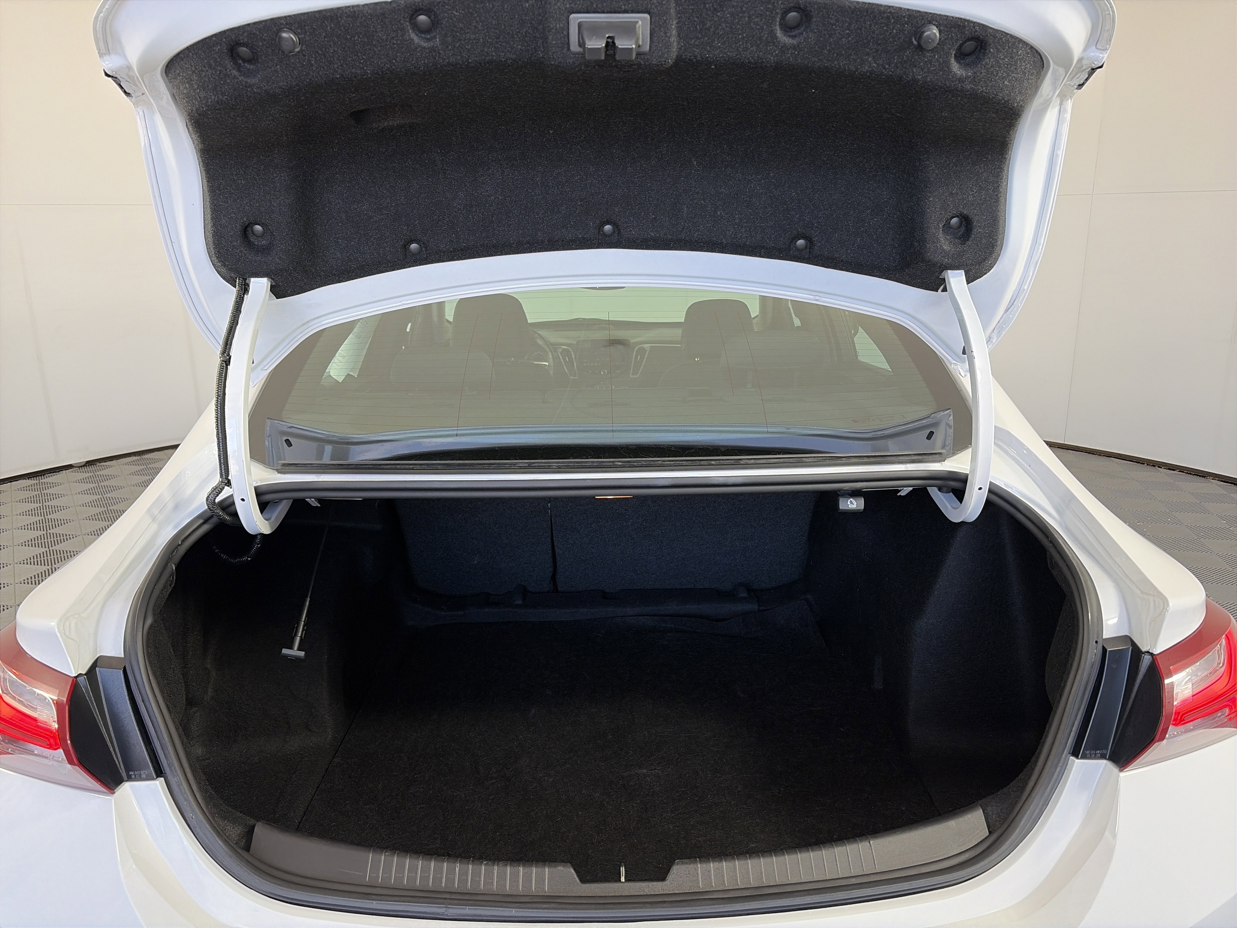 Used 2024 Chevrolet Malibu LT w/ Sport Edition FWD image 14