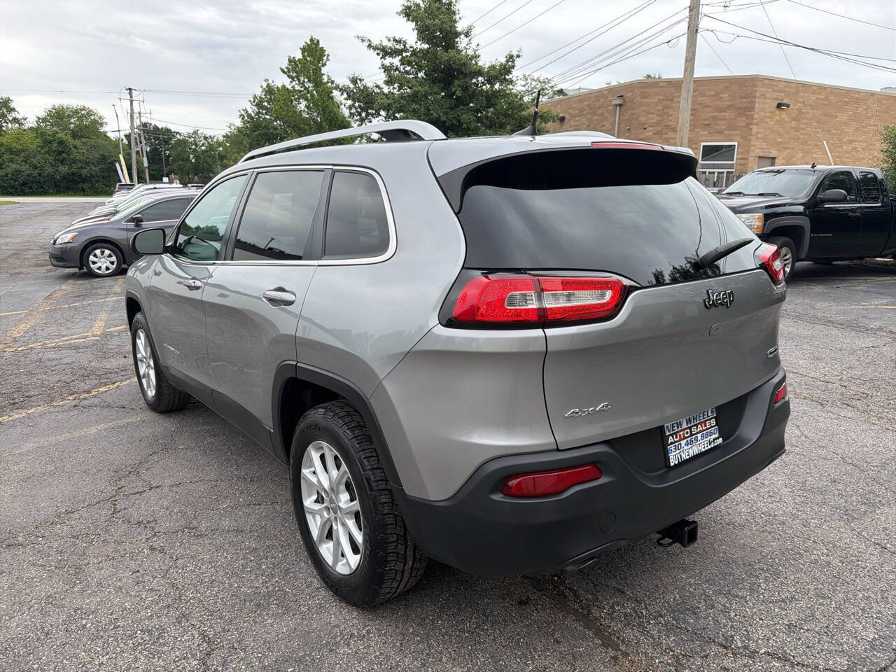 Used 2015 Jeep Cherokee Latitude w/ Cold Weather Group AWD/4WD image 4