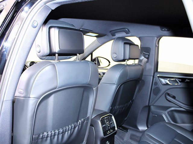 Certified 2023 Porsche Macan image 20