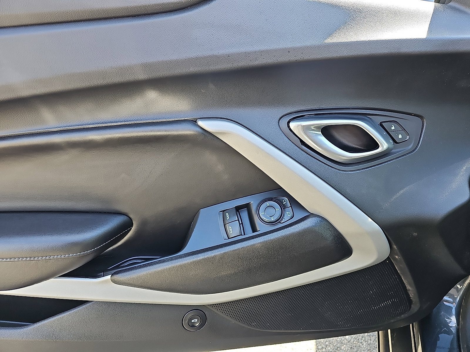 Used 2018 Chevrolet Camaro LT w/ RS Package image 12