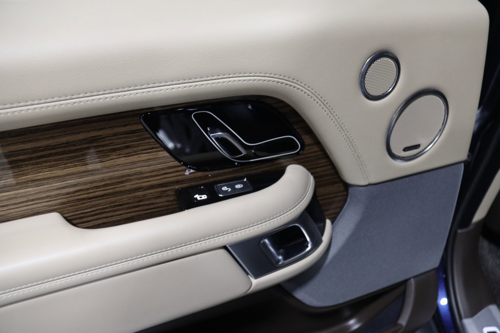 Used 2019 Land Rover Range Rover HSE image 42