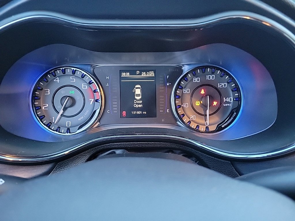 Used 2015 Chrysler 200 S FWD image 12