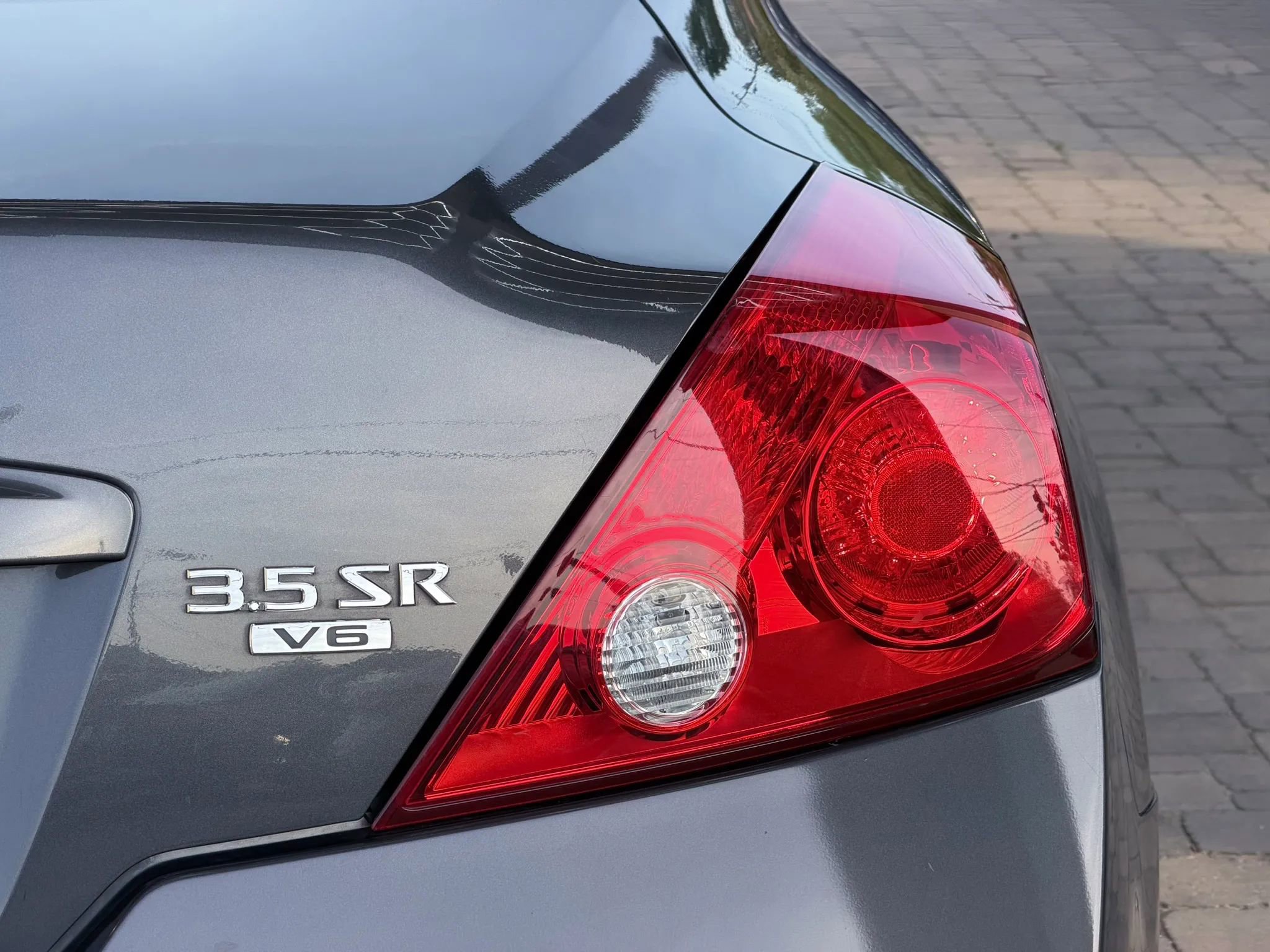 Used 2011 Nissan Altima 3.5 SR FWD image 25