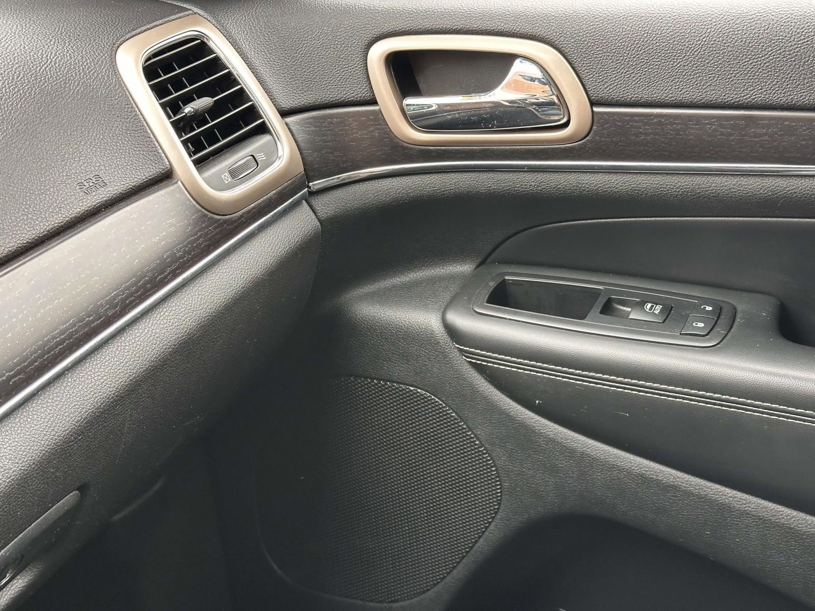 Used 2014 Jeep Grand Cherokee Limited image 27