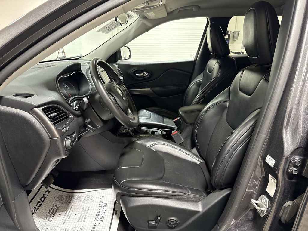 Used 2020 Jeep Cherokee Latitude Plus image 18