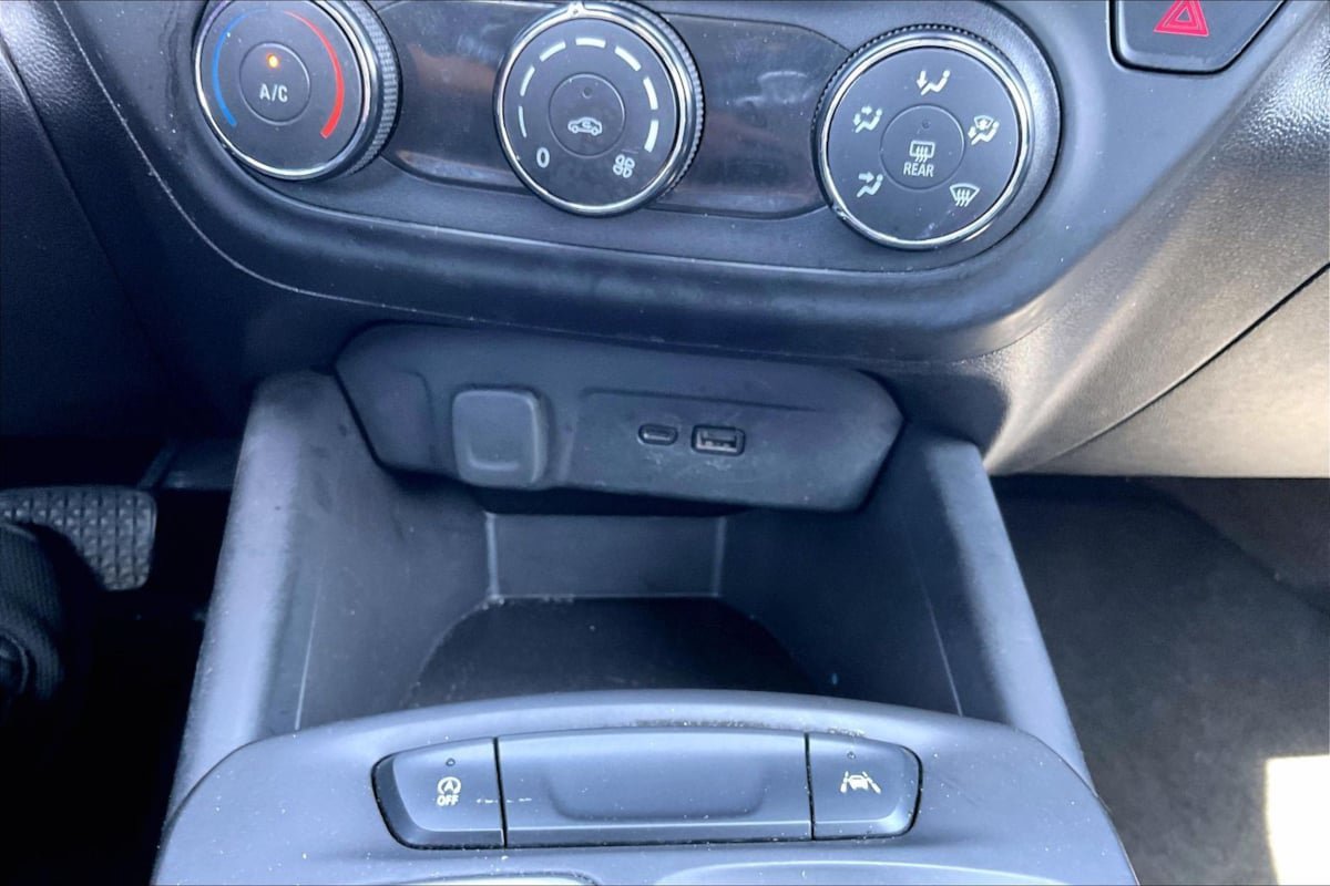 Used 2025 Chevrolet Trax LS FWD image 31