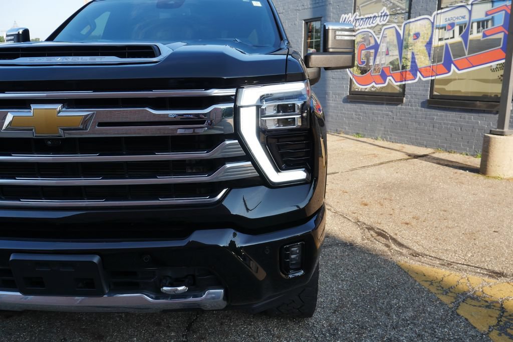Used 2024 Chevrolet Silverado 2500 High Country AWD/4WD image 3