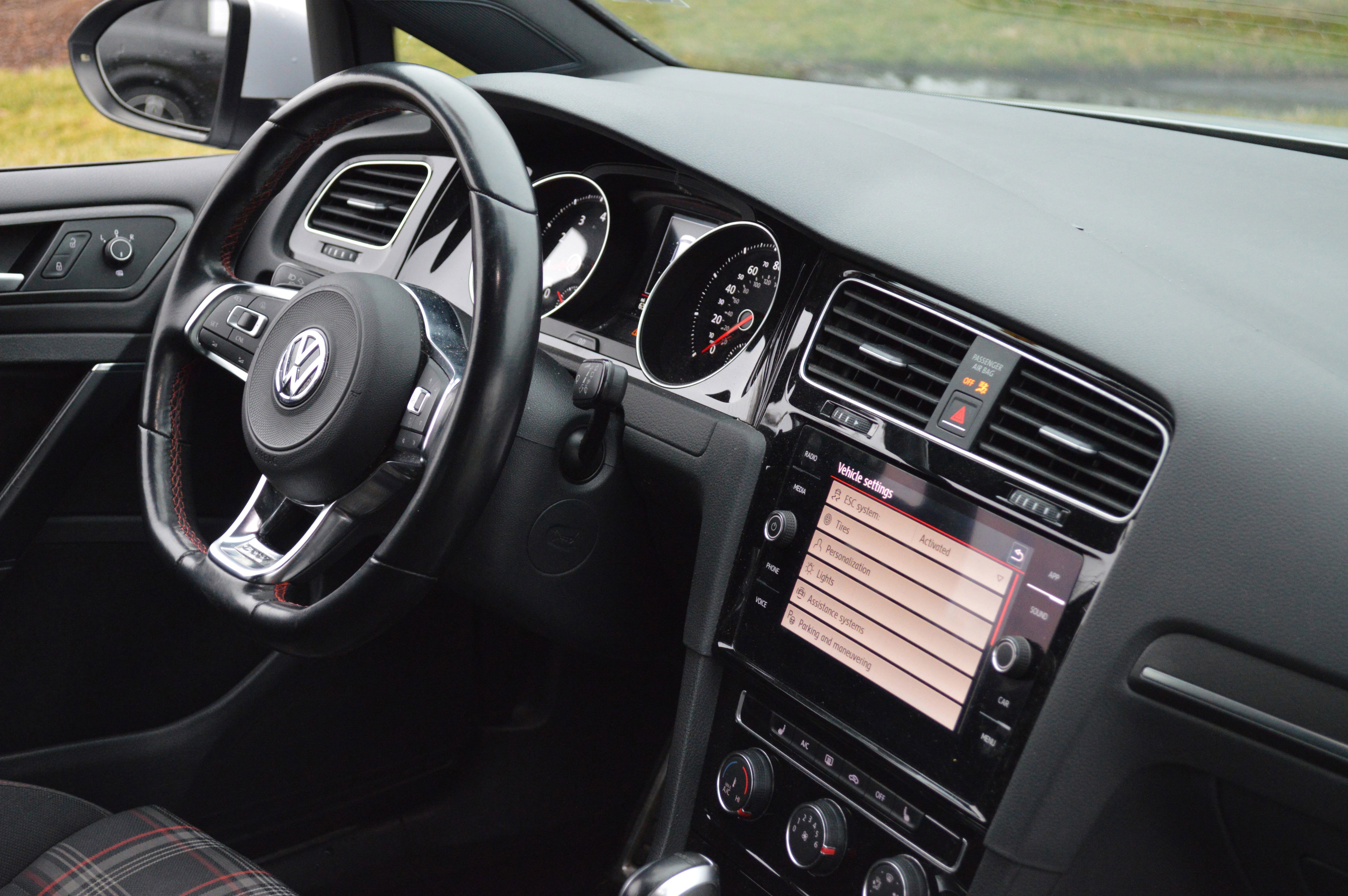 Used 2018 Volkswagen GTI SE image 37