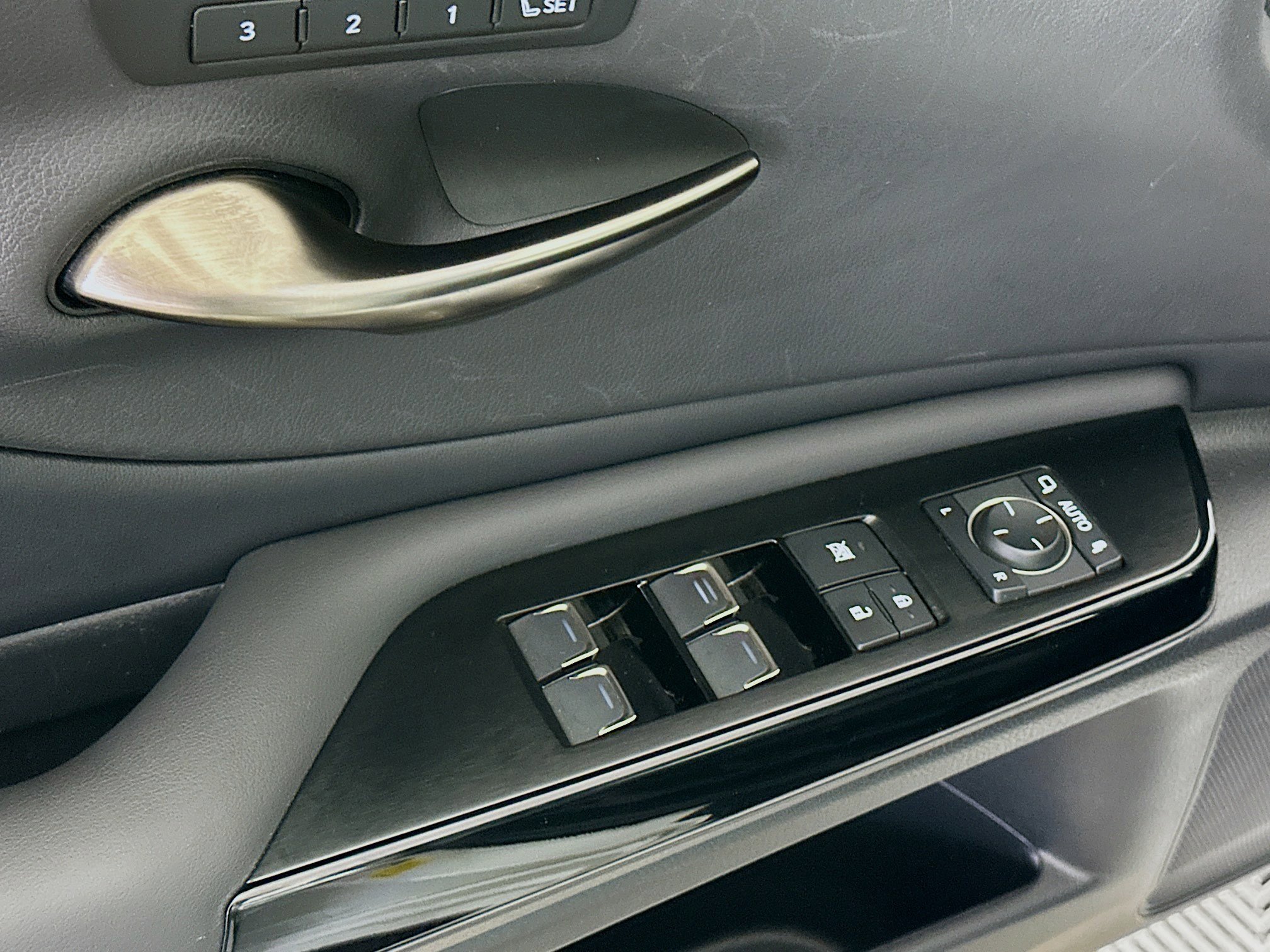 Used 2023 Lexus ES 350 F Sport w/ Accessory Package (Z2) image 15