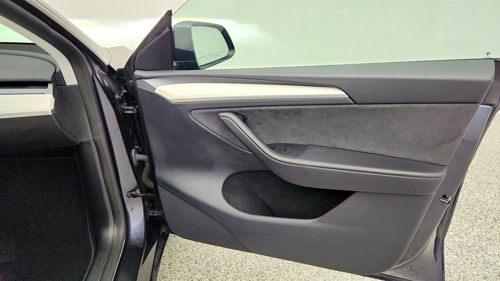 Used 2024 Tesla Model Y Long Range image 29