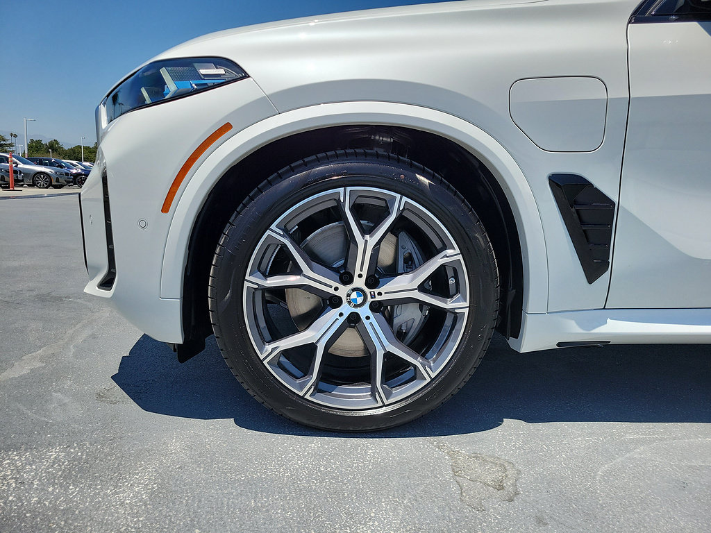 New 2026 BMW X5 xDrive50e w/ M Sport Package AWD/4WD image 5