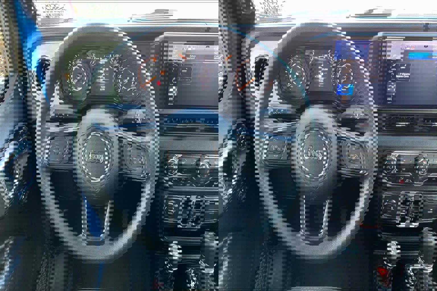 Used 2025 Jeep Gladiator Sport image 5