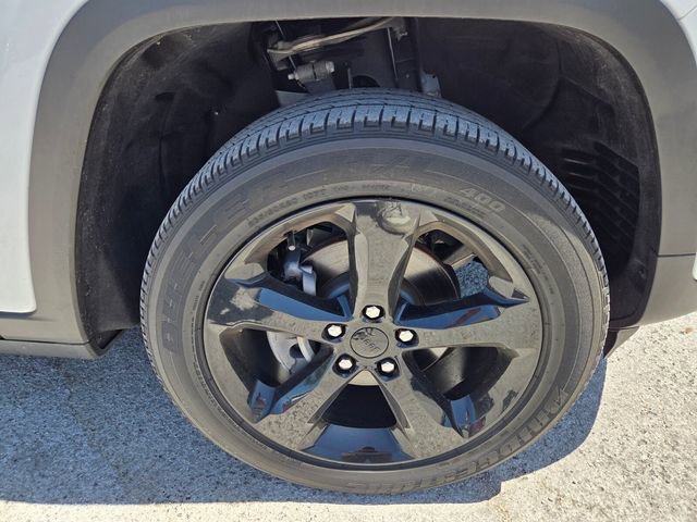 Used 2023 Jeep Grand Cherokee Altitude AWD/4WD image 19