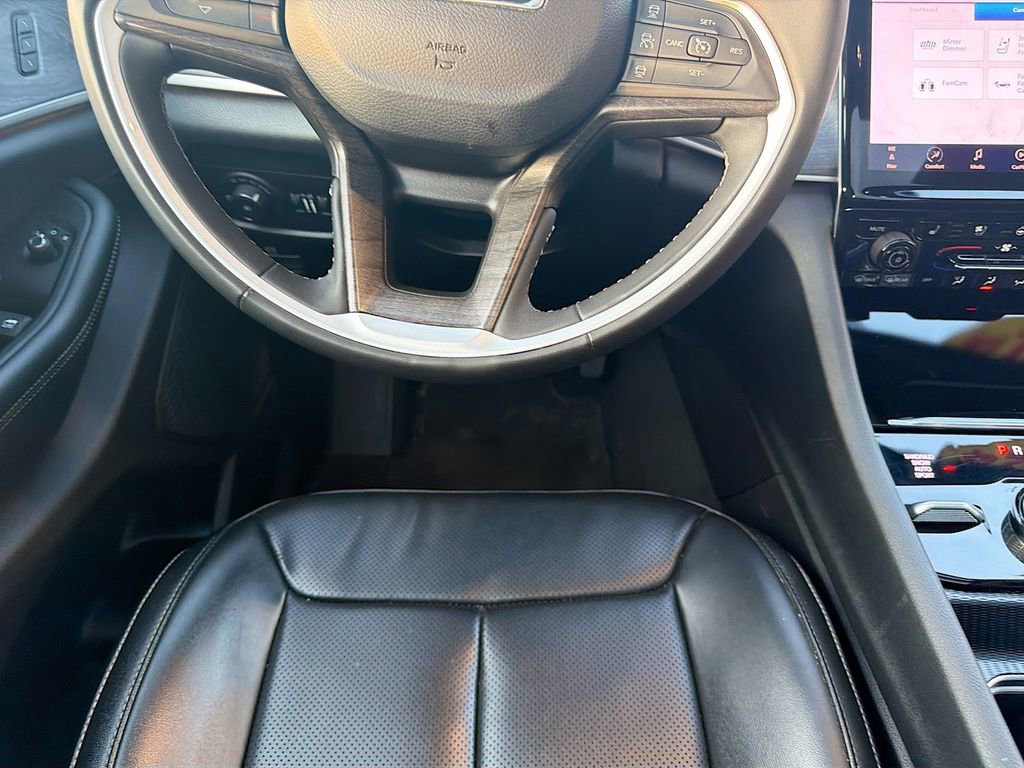 Used 2024 Jeep Grand Cherokee L Limited w/ Luxury Tech Group II AWD/4WD image 17