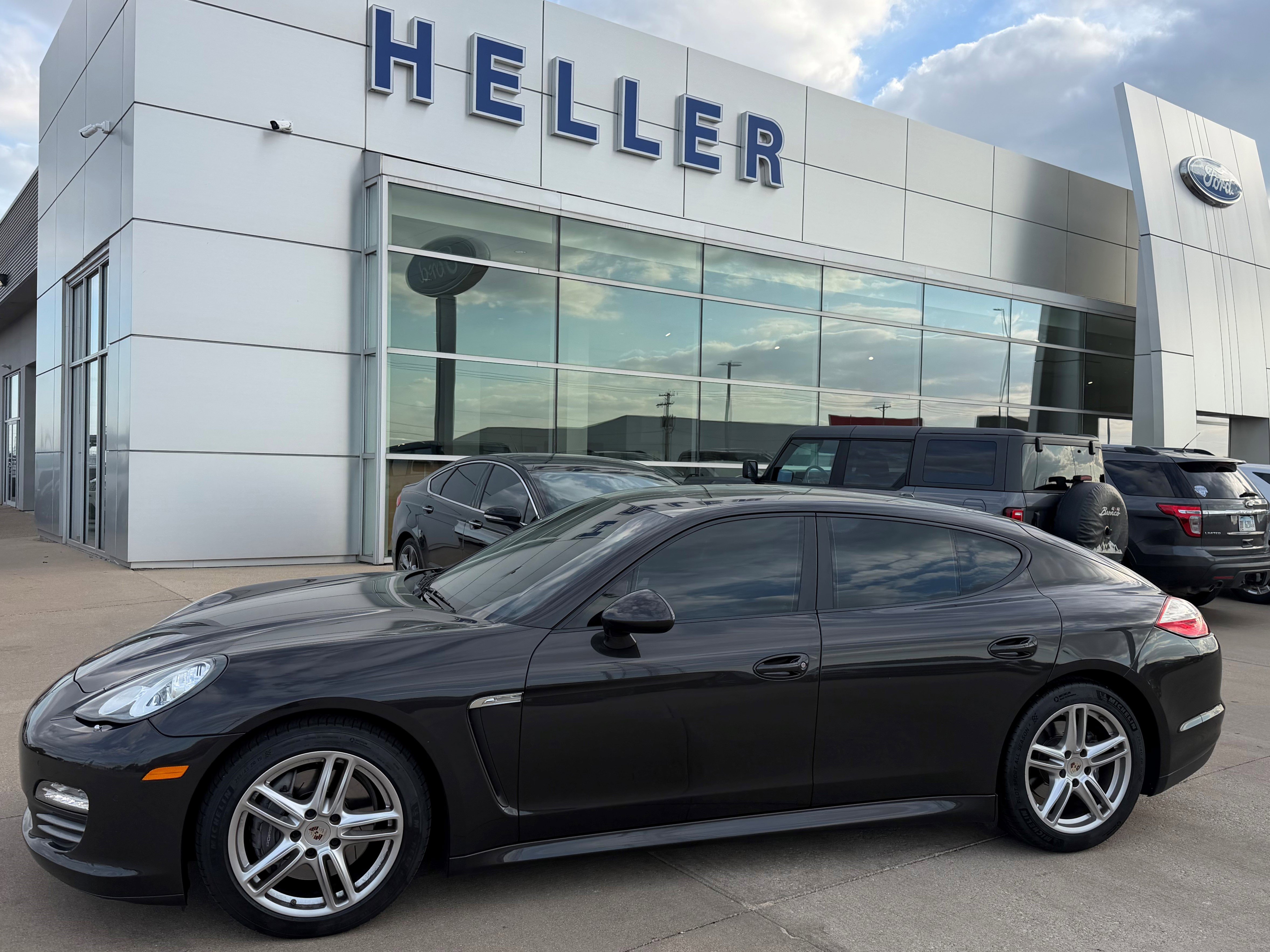 Used 2012 Porsche Panamera 4 image 3