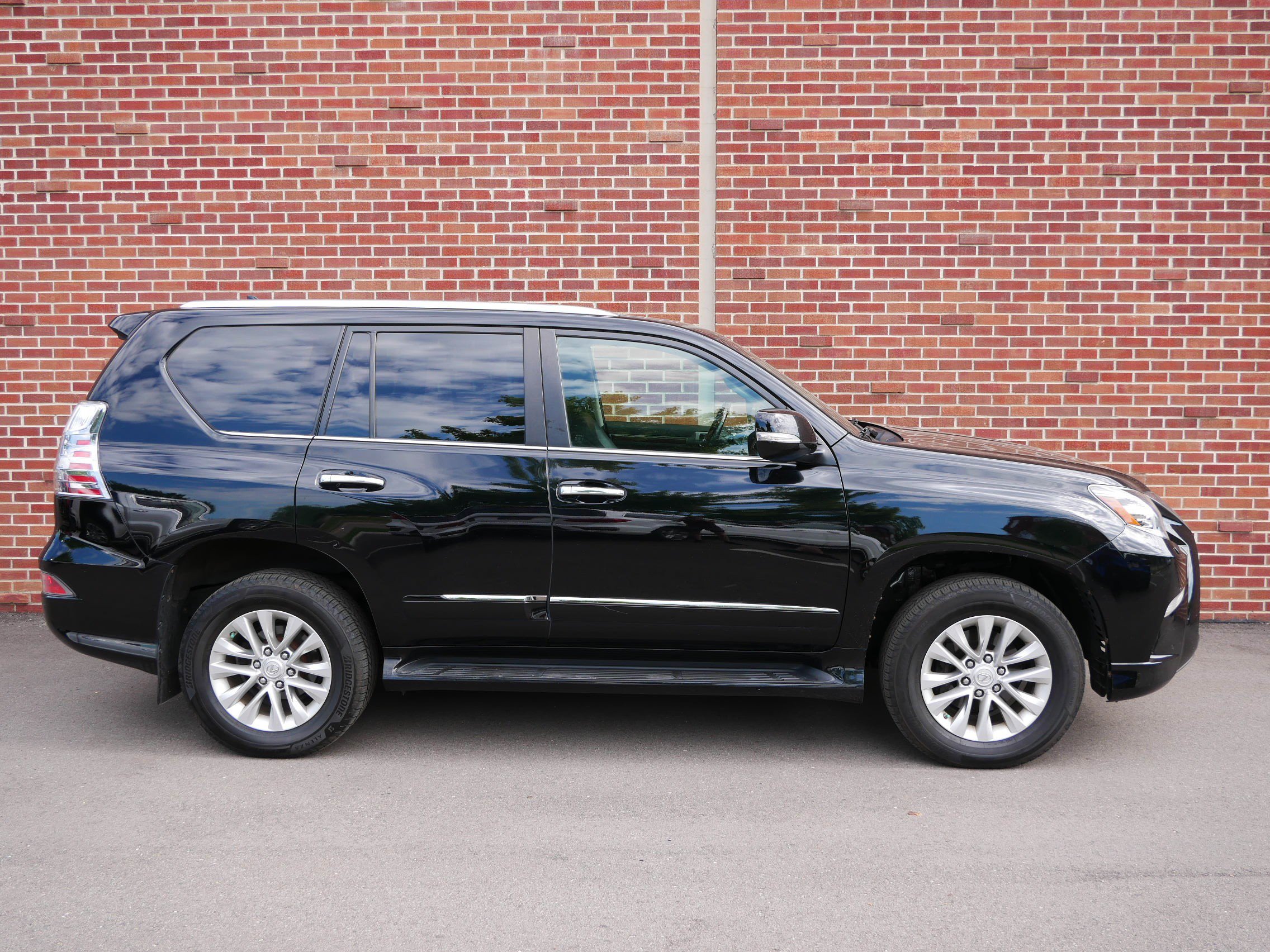 Used 2015 Lexus GX 460 w/ Premium Package AWD/4WD image 26
