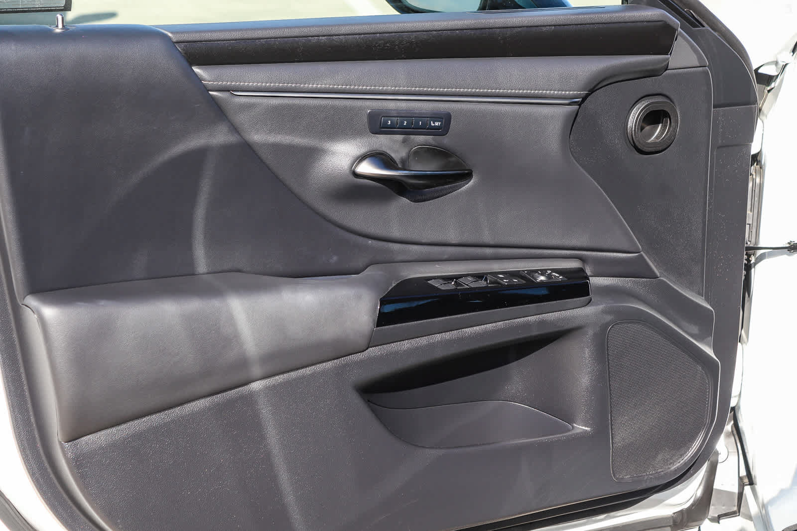 Used 2022 Lexus ES 300h w/ Premium Package FWD image 24