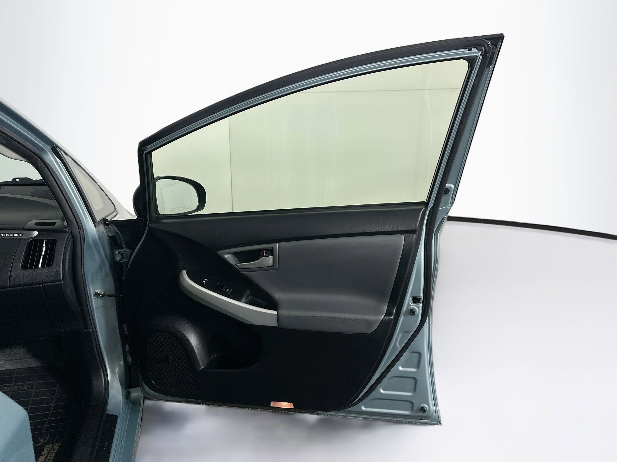 Used 2014 Toyota Prius Prime Advanced FWD image 31