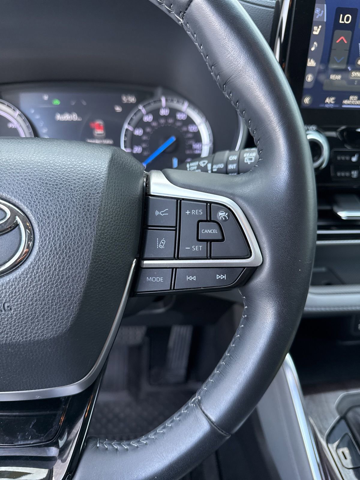 Used 2022 Toyota Highlander Platinum AWD/4WD image 22