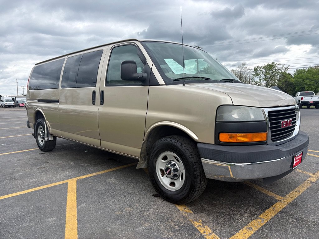 Used 2008 GMC Savana 3500 Extended Passenger w/ LT Preferred Equipment Group RWD image 4