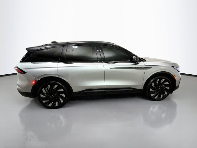Used 2025 Lincoln Nautilus Reserve w/ Jet Appearance Package AWD/4WD image 8