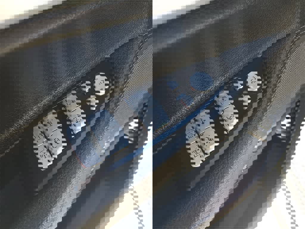 Used 2019 BMW 740i w/ Executive Package image 17