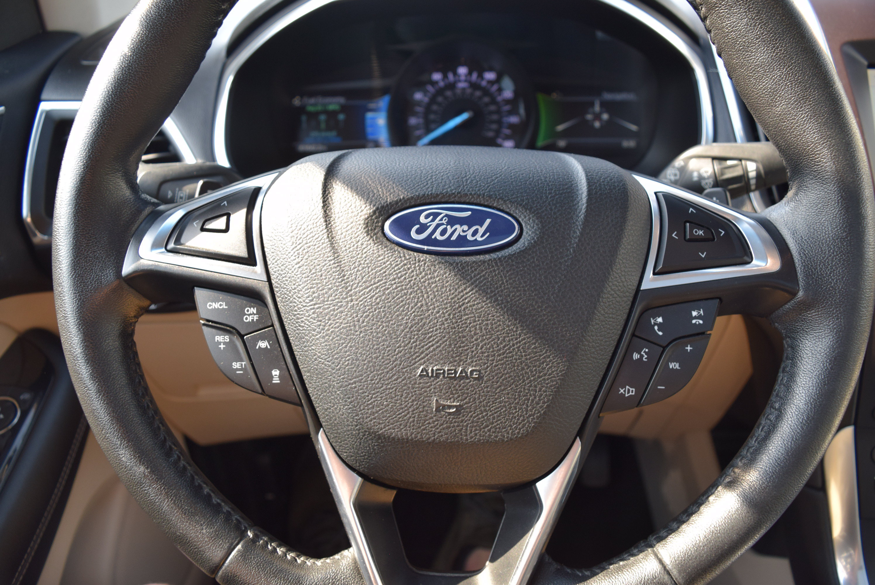Used 2019 Ford Edge Titanium w/ Cold Weather Package AWD/4WD image 12