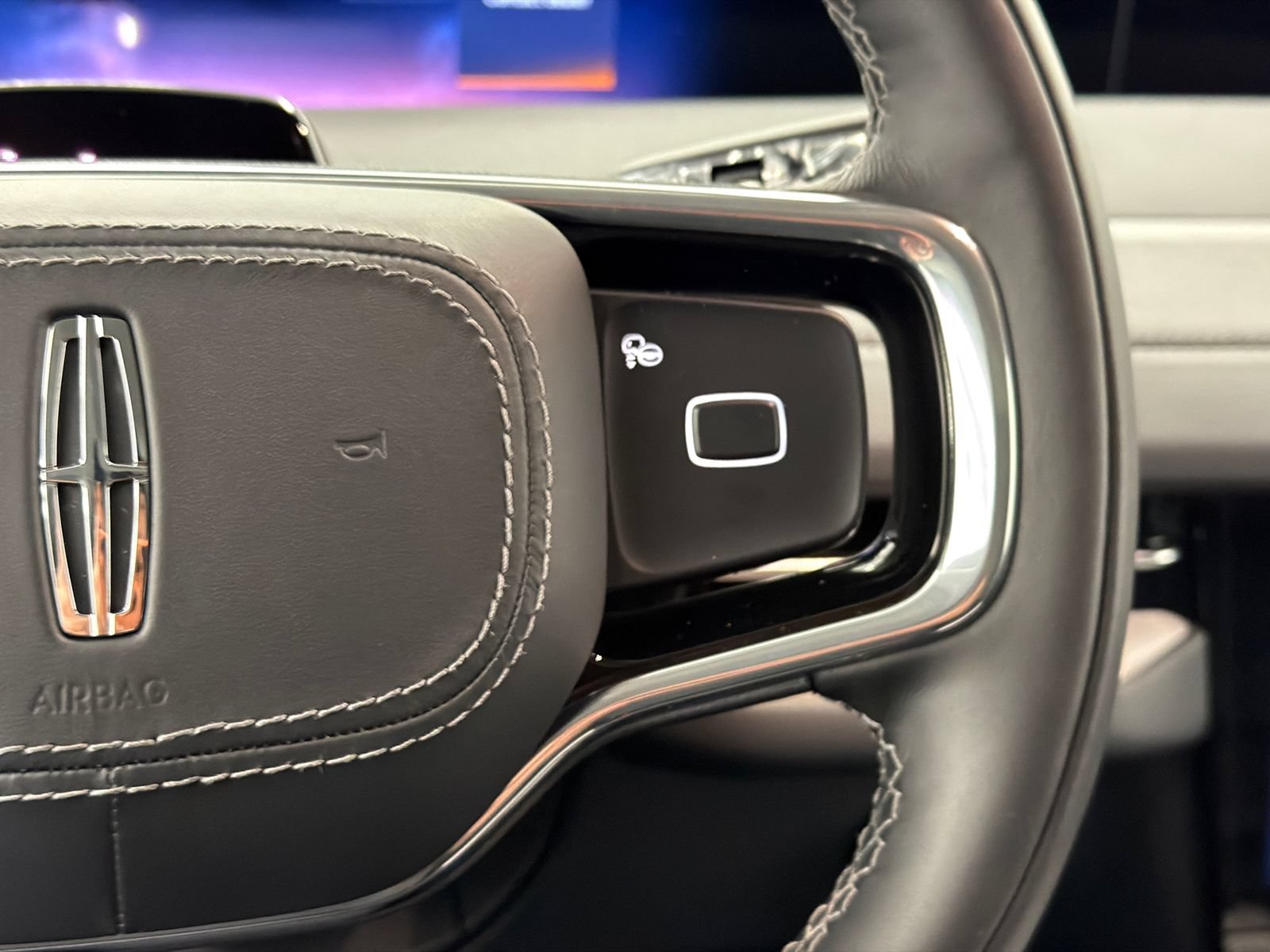 New 2026 Lincoln Navigator L Premier AWD/4WD image 25