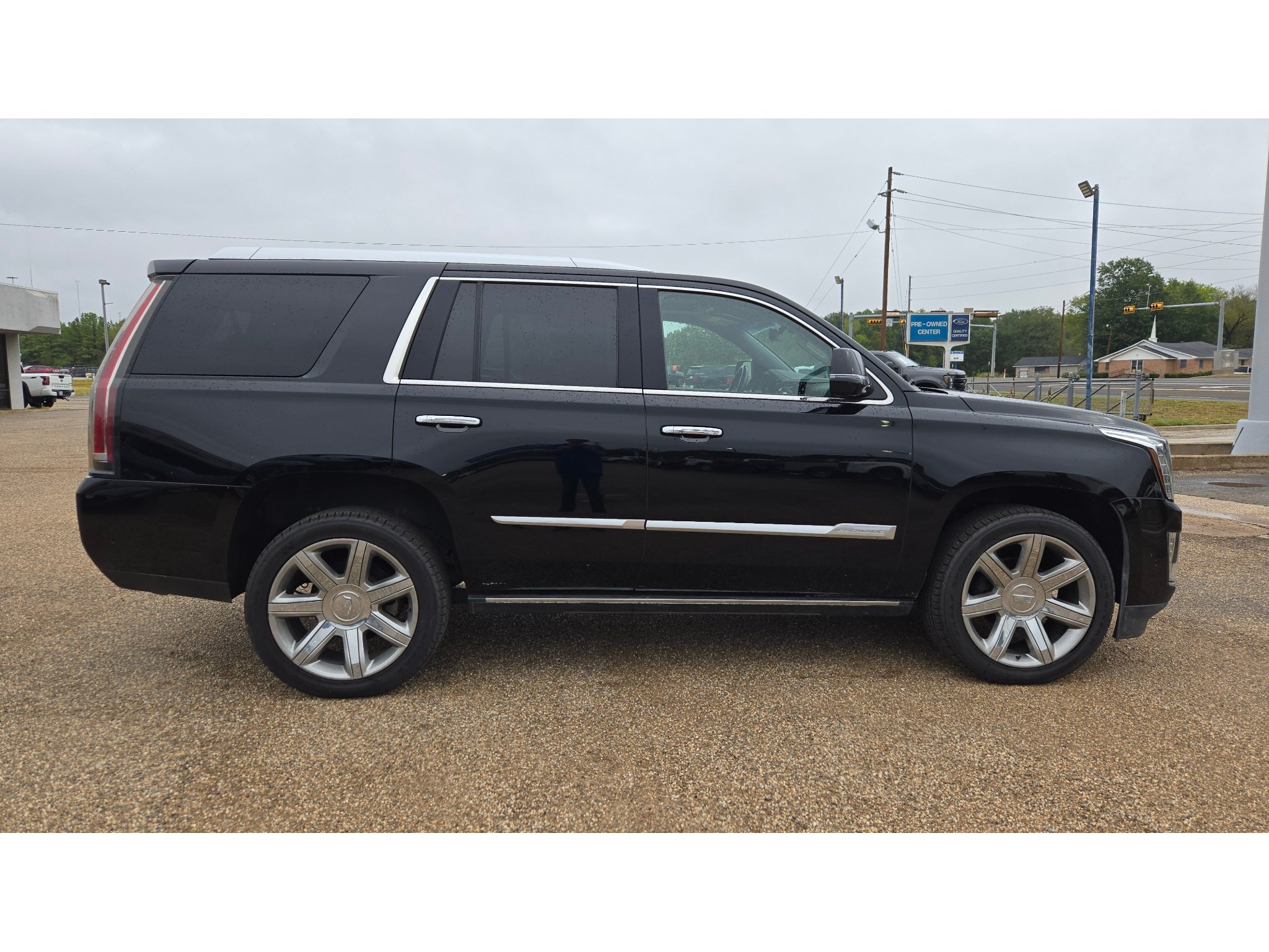 Used 2019 Cadillac Escalade Premium Luxury RWD image 6