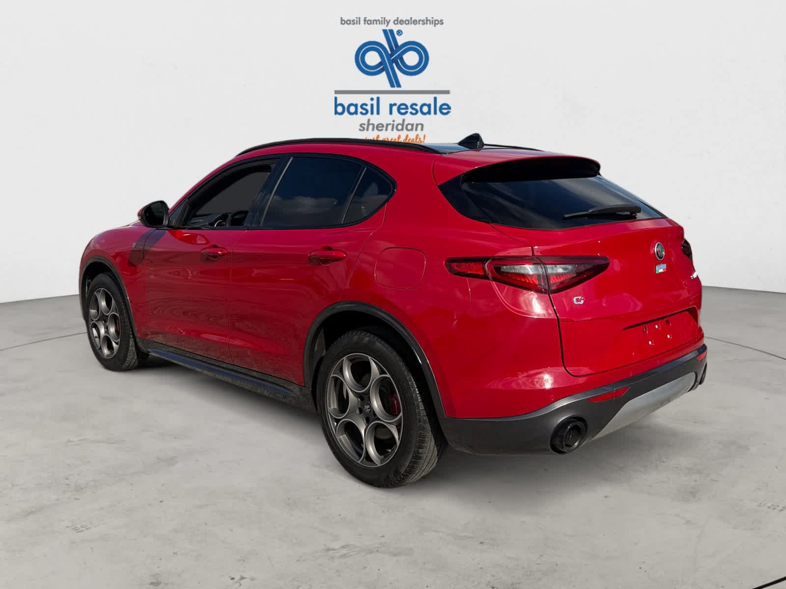 Used 2022 Alfa Romeo Stelvio Ti AWD/4WD image 4