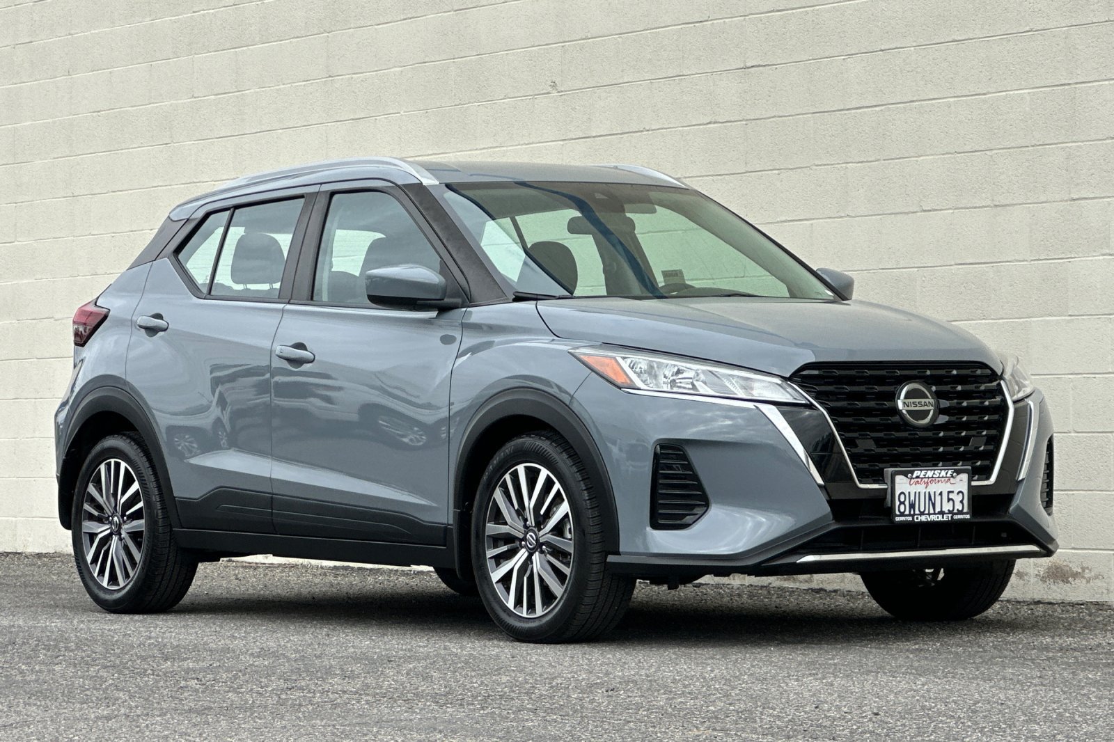 Used 2021 Nissan Kicks SV FWD image 2